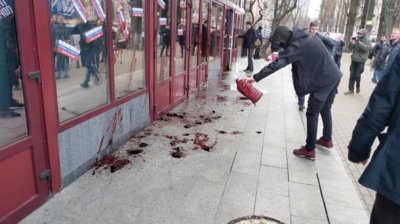 В Киеве нацисты облили кровью здание Антикоррупционного бюро - «Новороссия»