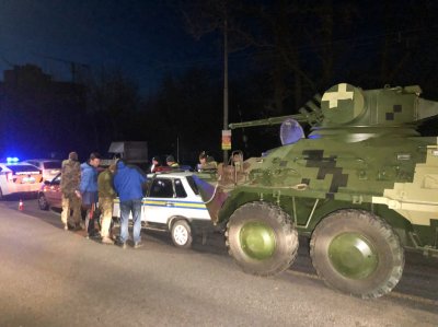 В Киеве неисправный БТР протаранил машину военной инспекции - «Новороссия»