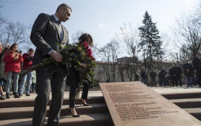 В Киеве открыли сквер имени Бориса Немцова - (видео)