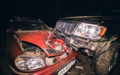 В Киеве пьяный водитель вылетел на обочину и смял два авто - «Украина»