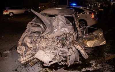 В Киеве столкнулись четыре авто, одно загорелось - (видео)