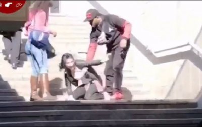 В Киеве темнокожий избил цыганок - (видео)