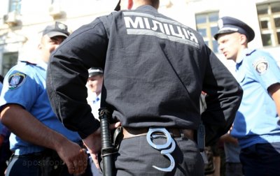 В Киеве за пытки утюгом задержанного экс-милиционерам дали условный срок - «Украина»