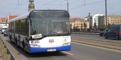 В Латвии пассажирка автобуса напала на водителя из-за русского языка