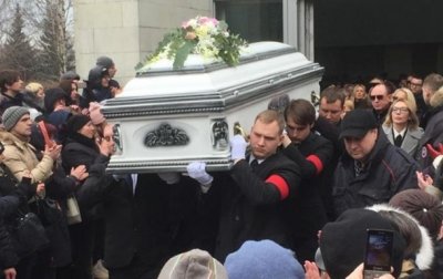 В Москве похоронили певицу Юлию Началову - (видео)