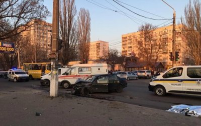 В Одессе Opel сбил нацгвардейцев, есть жертвы - (видео)