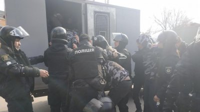 В Полтаве полиция жестко пресекла акцию протеста радикалов — Видео - «Новороссия»