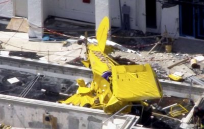 В США самолет врезался в жилой небоскреб - (видео)