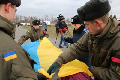 Во Львове на похоронах мать убитого боевика ВСУ обнаружила в гробу тело другого человека - «Новороссия»