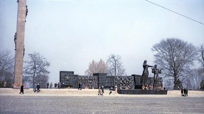 Во Львове строители не смогли демонтировать 30-метровую стелу Монумента Славы - «Новороссия»