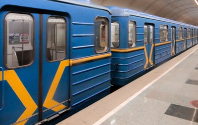 В Киеве пассажир упал под поезд метро - «Украина»