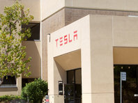 В Tesla передумали закрывать большинство автосалонов. Вместо этого компания поднимет цены на электромобили - «Автоновости»