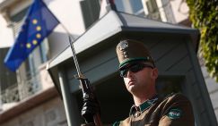 Киев, СК «Олимпийский»: Порошенко бросился на Зеленского и получил удар в челюсть - «Политика»