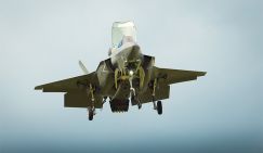 Су-35 против F-22: Русскому пилоту надо продержаться две минуты - «Военные действия»