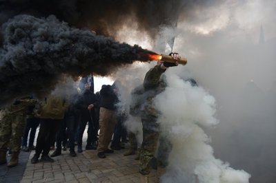 Киевские радикалы забросали дымовыми шашками концерт-холл из-за выступления российских звезд - «Новороссия»