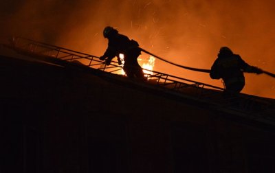 Масштабный пожар в Днепре: горели два старинных здания - (видео)