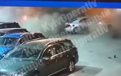Момент взрыва автомобиля в Киеве попал на видео - «Украина»