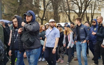 Нацкорпус в Киеве проводит акцию "Вдуй Свинарчукам" - «Украина»