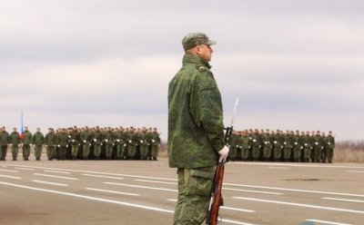 Народная милиция ЛНР начала подготовку к параду Победы 9 мая - «Новороссия»