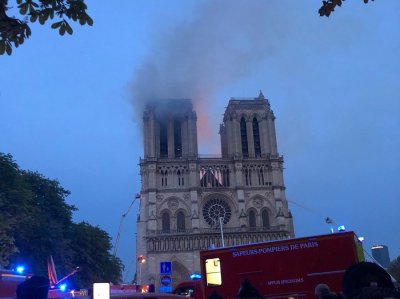 Пожар в Соборе Парижской Богоматери перекинулся на одну из двух башен - «Новороссия»