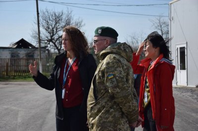Представитель ООН Ноэль Калхун посетила КПВВ «Гнутово» в Донбассе - «Новороссия»