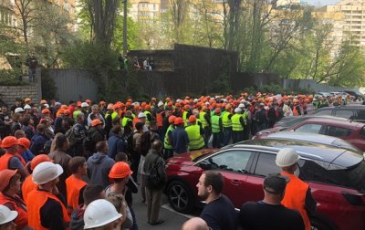 Строители Шулявского моста в Киеве ушли митинговать - «Украина»