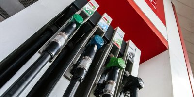 Удержавшим цены на бензин нефтяникам компенсируют 400-450 млрд рублей из ФНБ