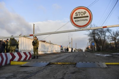 Украина закрыла два пункта пропуска в ДНР - «Новороссия»