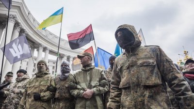 Украинские радикалы с нацистскими лозунгами массово стягиваются к стадиону «Олимпийский» - «Новороссия»