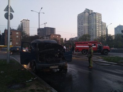 В Киеве на ходу загорелся микроавтобус - «Новороссия»