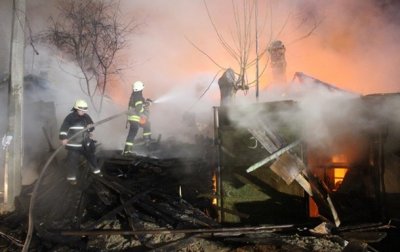 В Киеве потушен масштабный пожар в частном секторе - «Украина»
