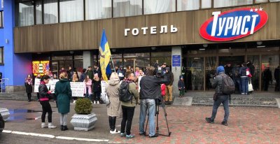 В Киеве проходит акция протеста против съезда лесбиянок - «Новороссия»