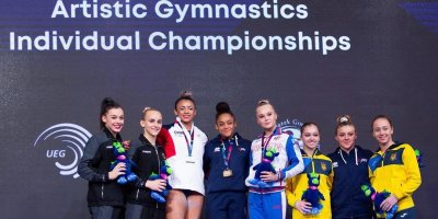 В Польше темнокожей победительнице чемпионата Европы по спортивной гимнастике подарили банан