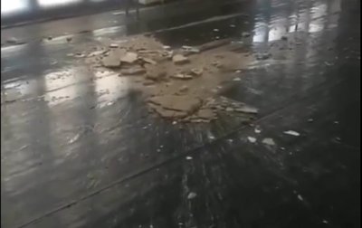 В театре Харькова на детей рухнула штукатурка - (видео)