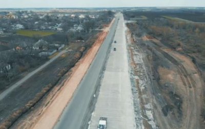 В Украине открыли первый участок бетонной дороги - (видео)