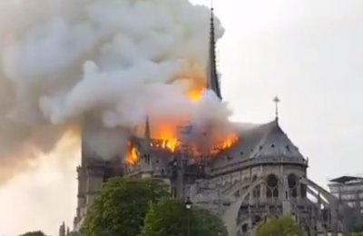 Во Франции горит собор Парижской Богоматери - «Новороссия»