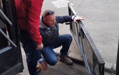 В Киеве мужчина выпал из троллейбуса вместе с дверью - «Украина»