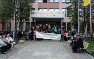 Активисты вторые сутки блокируют здание квалификационной комиссии судей - «Украина»