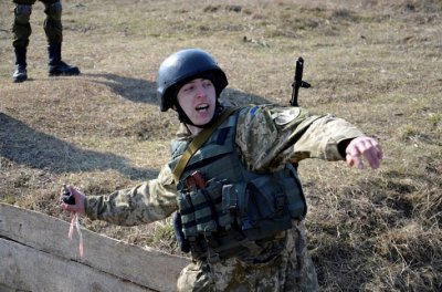 Боевик 10-й бригады ВСУ лишился правой руки на занятиях по метанию гранат - «Новороссия»
