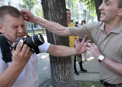 Cначала года на Украине зафиксировано более 20 нападений на журналистов - «Новороссия»