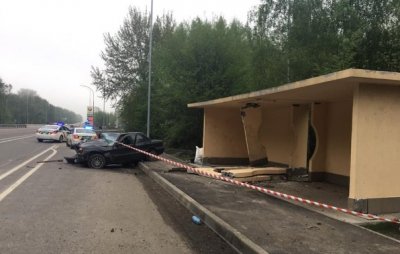 На трассе Киев – Одесса автомобиль влетел в остановку – есть пострадавшие - «Новороссия»
