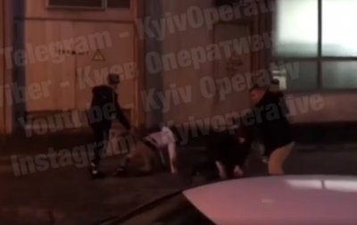 Подростки в Киеве избили мужчину и бросили в фонтан - «Украина»
