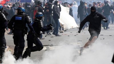 Полиция Парижа избила российскую журналистку во время первомайской демонстрации - «Новороссия»