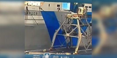 Появилось видео падения моряка из иллюминатора крупнейшей в мире плавбазы