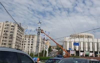 В центре Киева установили эмблему НАТО - «Украина»