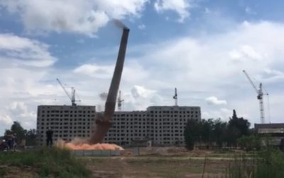 В Харькове подорвали трубу заводской котельной - (видео)