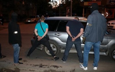 В Харькове полицейские "крышевали" наркоторговцев - (видео)