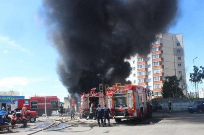 В Хмельницком в результате пожара сгорел склад неподалеку от АЗС - «Новороссия»