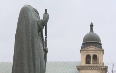 В Канаде вандалы снесли крест и обезглавили памятник князю Владимиру - «Новороссия»