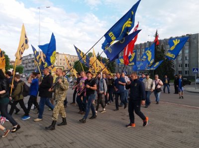 В Киеве нацисты «Свободы» и «Нацкорпуса» подрались со сторонниками Порошенко - «Новороссия»